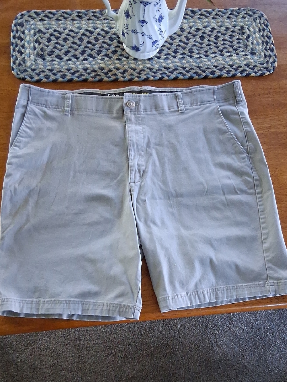 Lee Shorts Performance Extreem Motiom Men's Flat Front Light Tan Kakhi Size 42